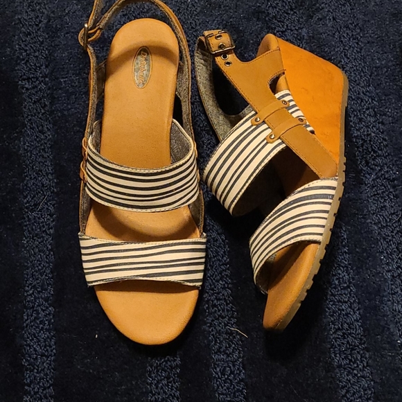 Shoes - Picture 2 of 3